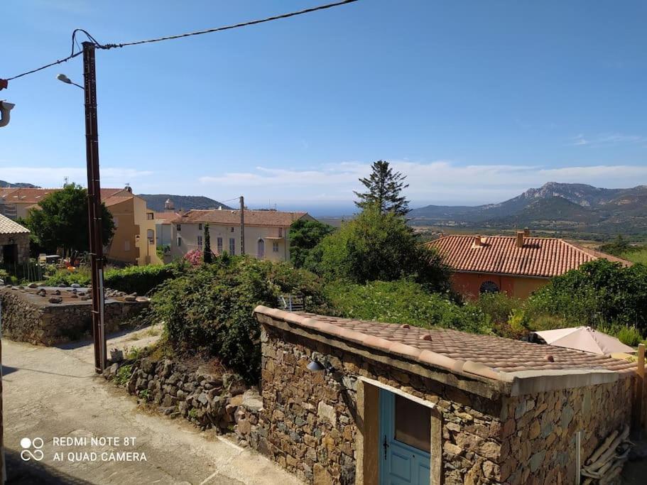Duplex Avec Jardin, Proche Village Calenzana Exterior photo
